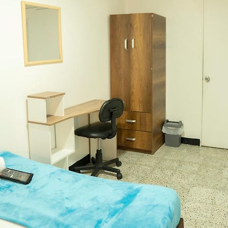 Africa House-Casa Hotel Laureles-La70 Медельїн Екстер'єр фото