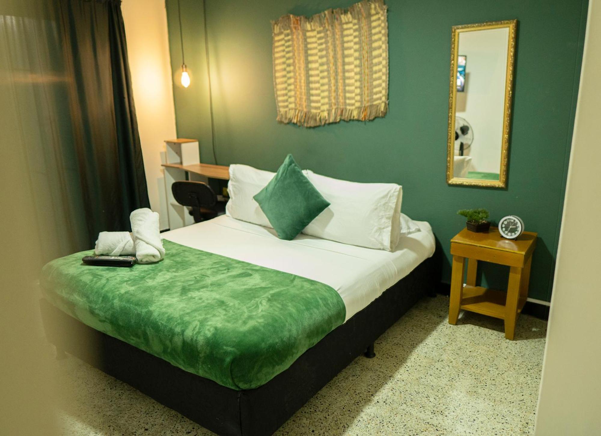 Africa House-Casa Hotel Laureles-La70 Медельїн Екстер'єр фото