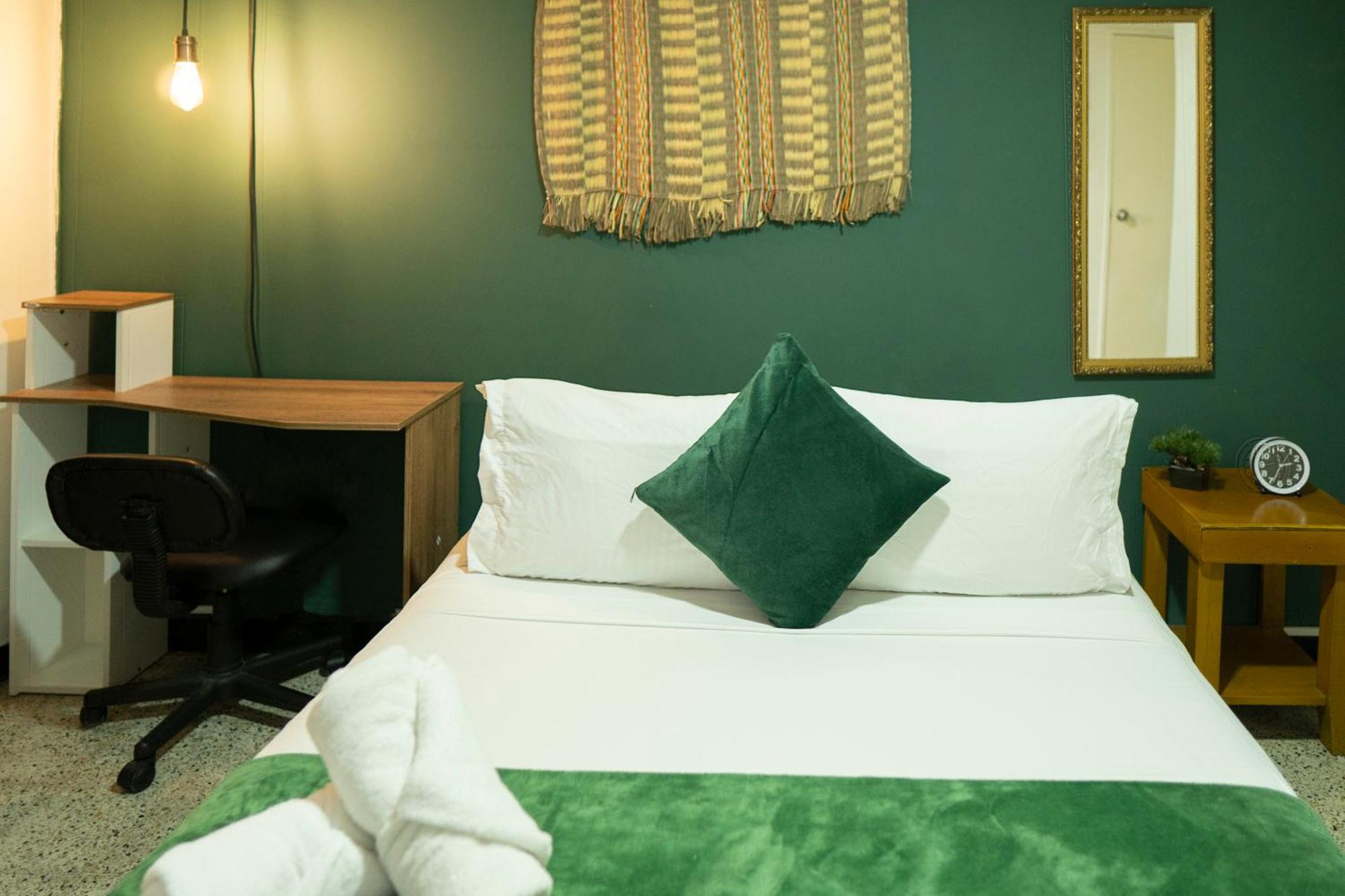 Africa House-Casa Hotel Laureles-La70 Медельїн Екстер'єр фото