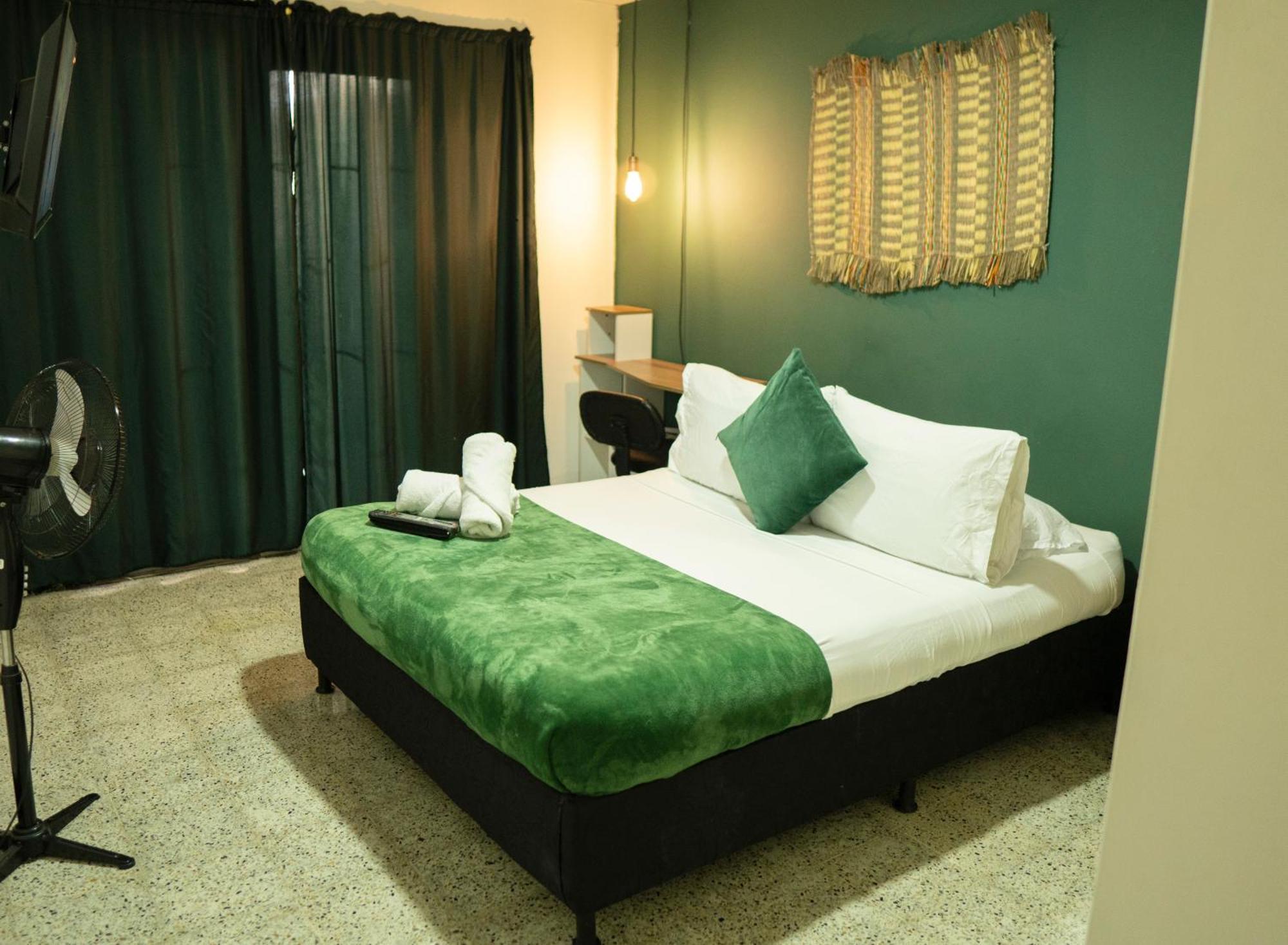 Africa House-Casa Hotel Laureles-La70 Медельїн Екстер'єр фото